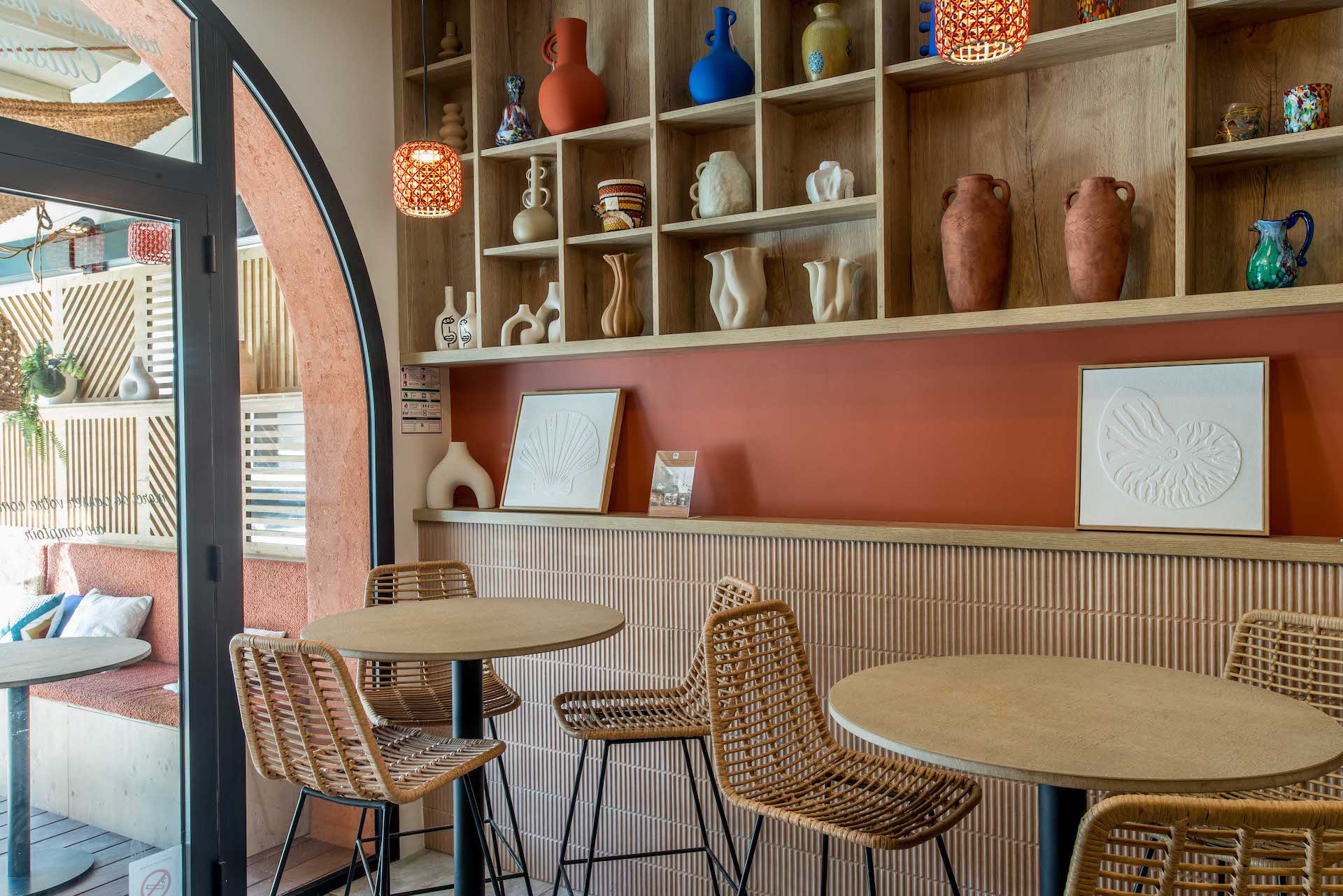 Peanuts café sainte-maxime décoration interieure 1