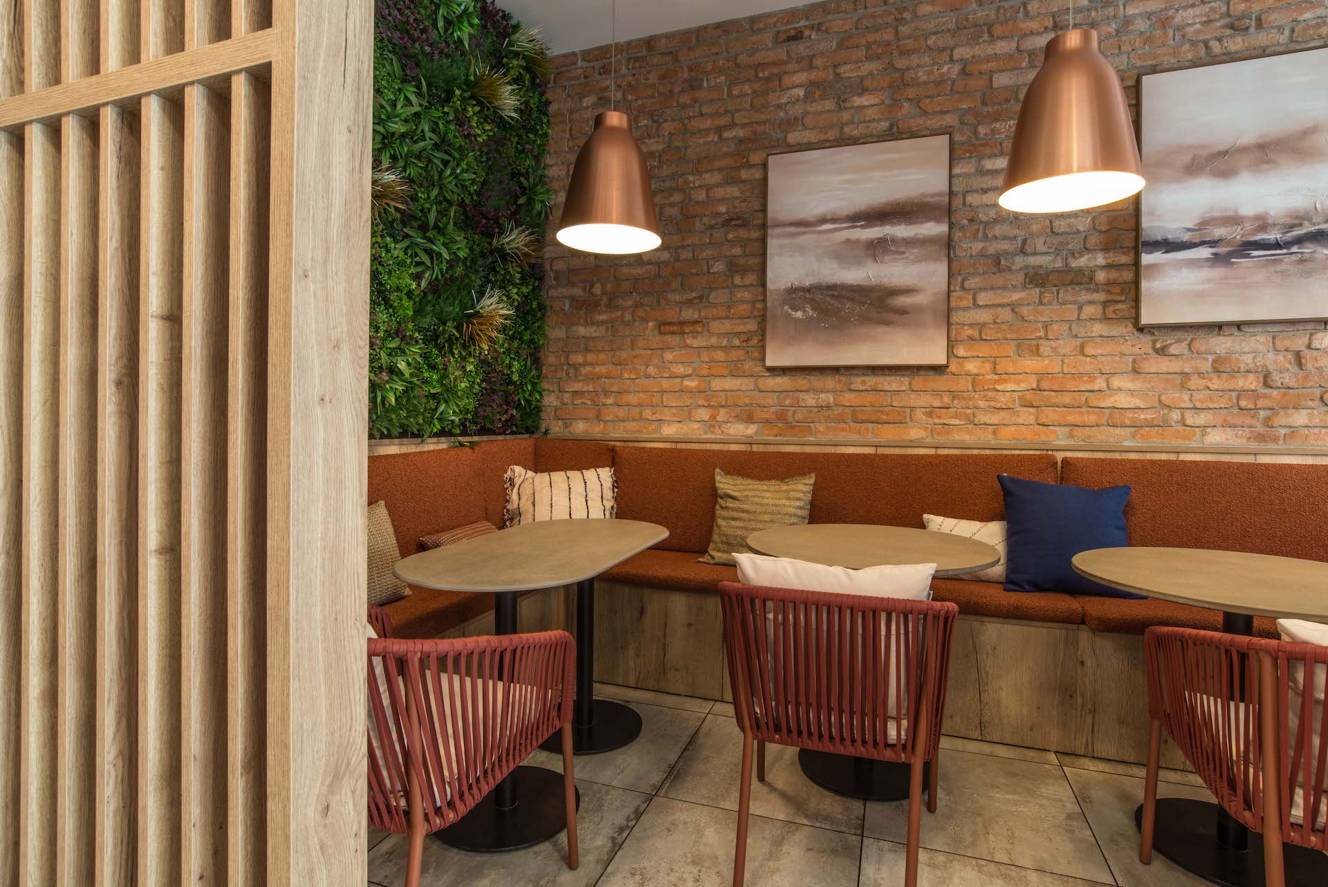 Peanuts café sainte-maxime décoration interieure 12