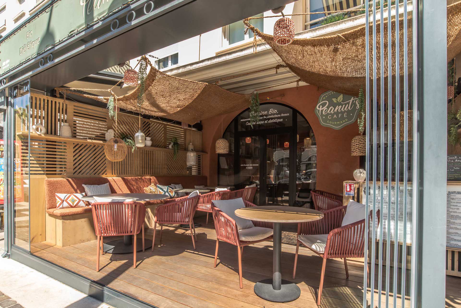 Peanuts café sainte-maxime décoration interieure 16