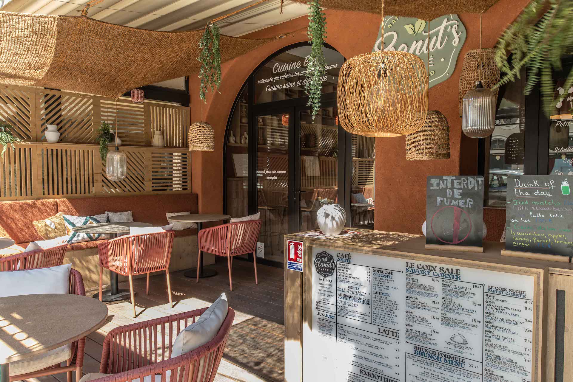 Peanuts café sainte-maxime décoration interieure 17