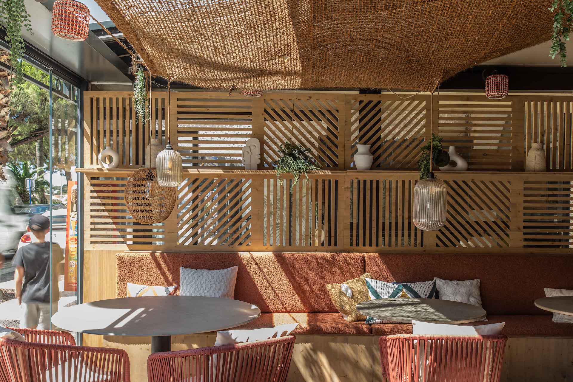 Peanuts café sainte-maxime décoration interieure 18