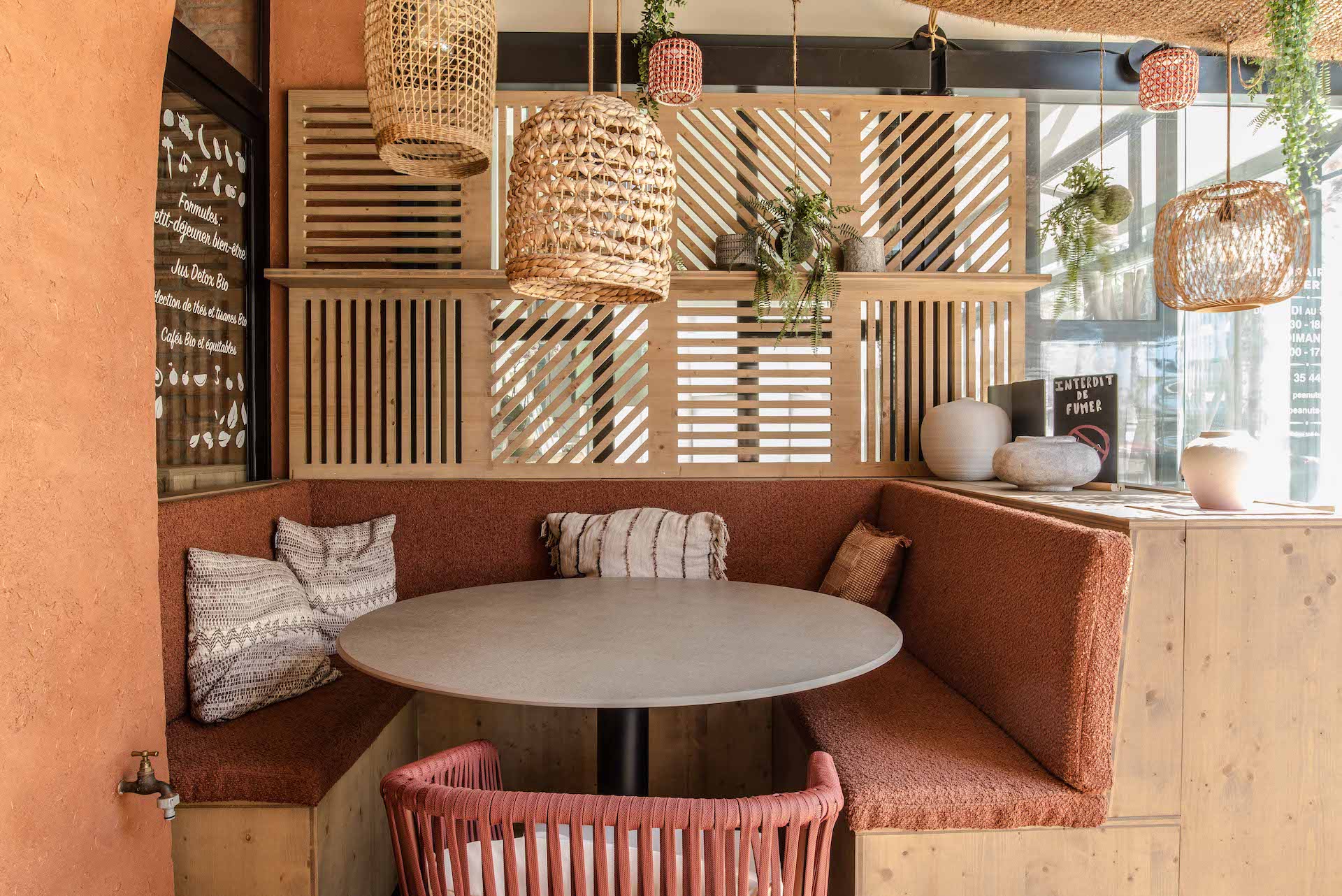 Peanuts café sainte-maxime décoration interieure 20